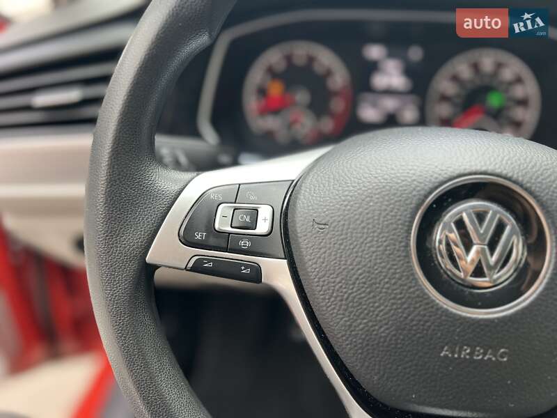 Седан Volkswagen Jetta 2019 в Киеве