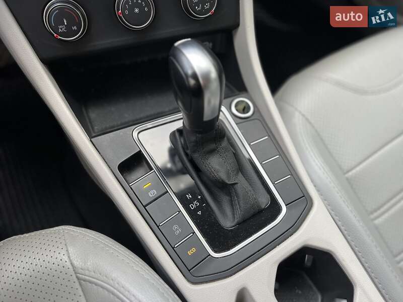 Седан Volkswagen Jetta 2019 в Киеве