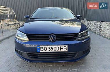 Седан Volkswagen Jetta 2013 в 