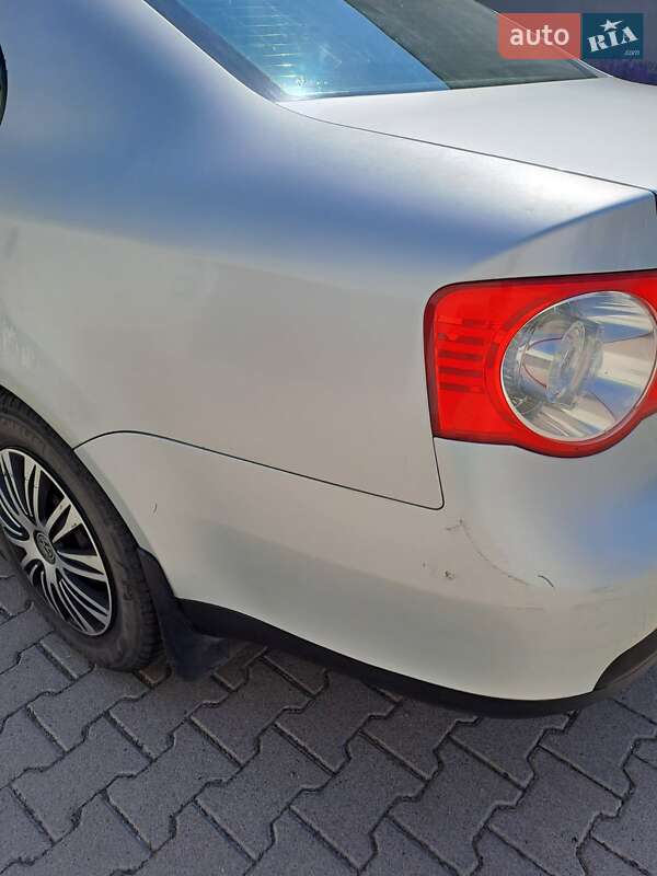 Седан Volkswagen Jetta 2006 в Хмельницком