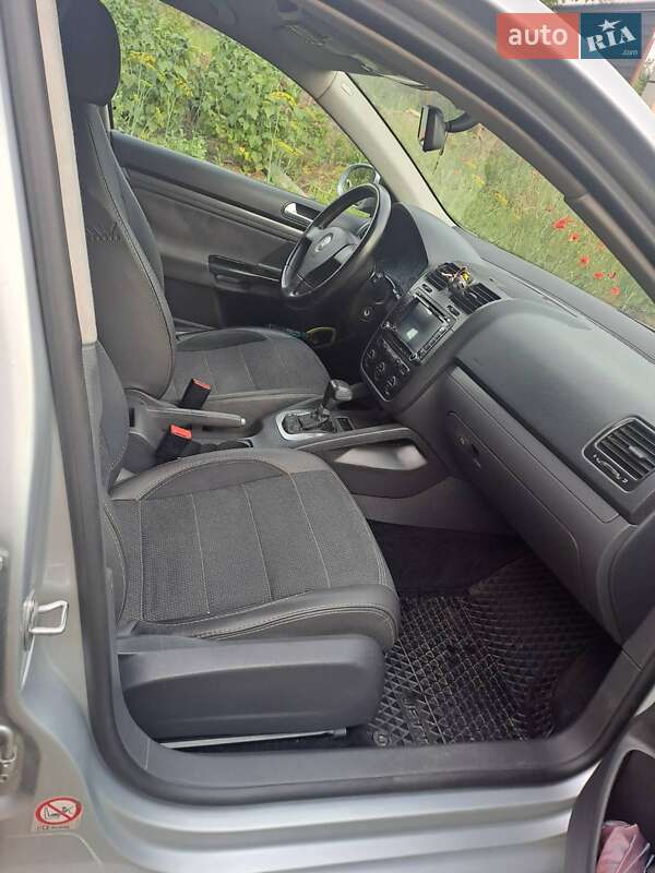 Седан Volkswagen Jetta 2006 в Хмельницком