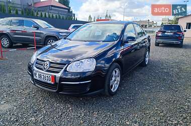 Седан Volkswagen Jetta 2010 в 