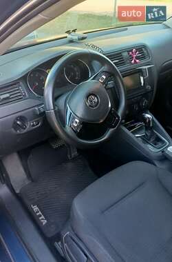 Седан Volkswagen Jetta 2015 в 