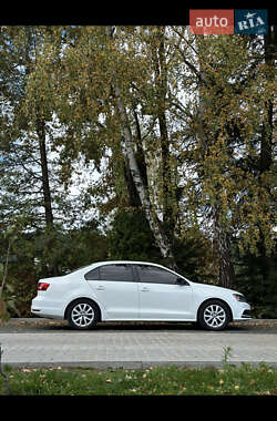 Седан Volkswagen Jetta 2015 в 