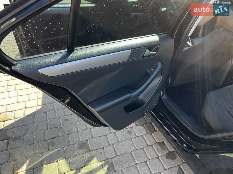 Седан Volkswagen Jetta 2016 в Львове