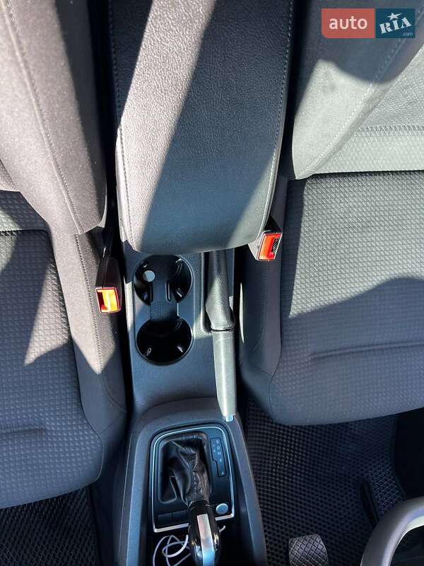 Седан Volkswagen Jetta 2016 в Львове