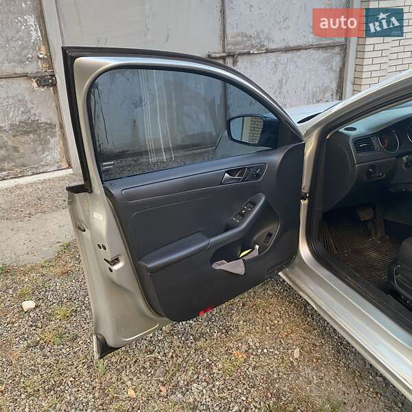 Седан Volkswagen Jetta 2015 в Києві