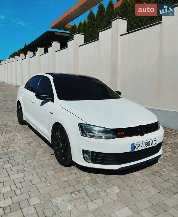 Седан Volkswagen Jetta 2012 в 