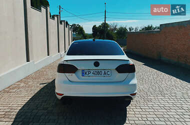 Седан Volkswagen Jetta 2012 в 