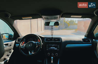Седан Volkswagen Jetta 2012 в 
