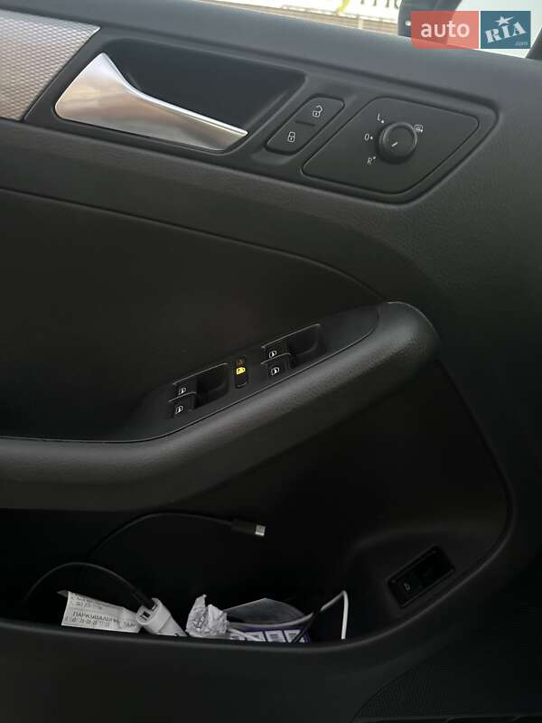 Седан Volkswagen Jetta 2016 в Києві фото 15 Седан Volkswagen Jetta 2016 в Києві