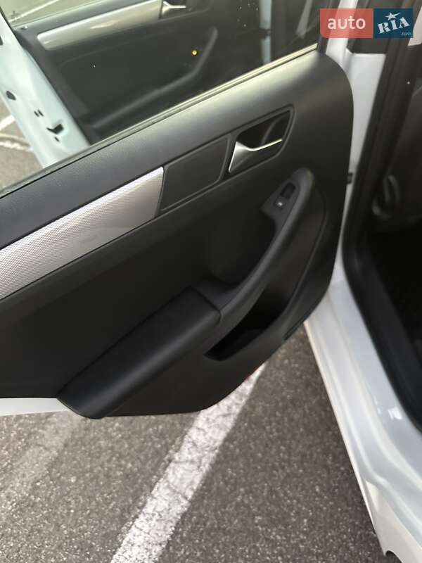 Седан Volkswagen Jetta 2016 в Києві фото 16 Седан Volkswagen Jetta 2016 в Києві