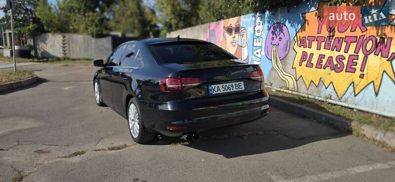 Седан Volkswagen Jetta 2015 в Києві