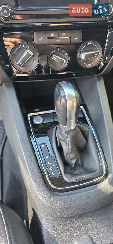 Седан Volkswagen Jetta 2015 в Києві