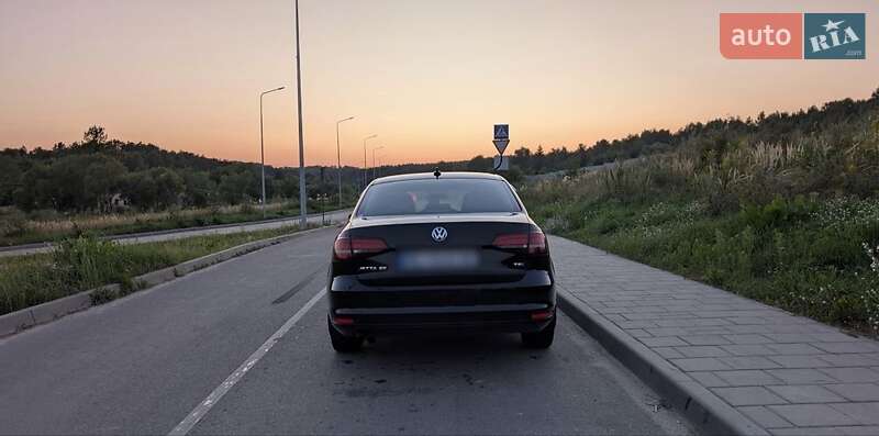 Седан Volkswagen Jetta 2016 в Львове