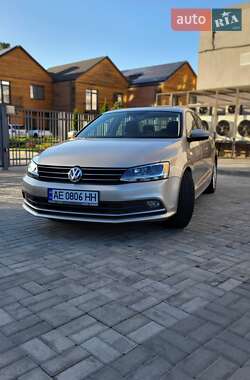Седан Volkswagen Jetta 2015 в 