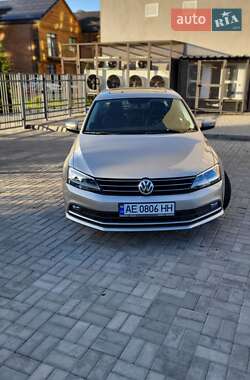 Седан Volkswagen Jetta 2015 в 