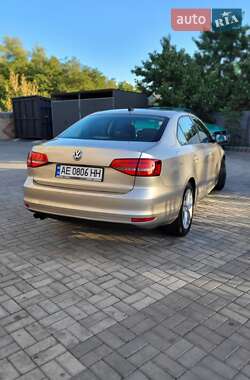 Седан Volkswagen Jetta 2015 в 