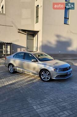 Седан Volkswagen Jetta 2015 в 