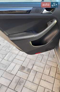 Седан Volkswagen Jetta 2015 в 