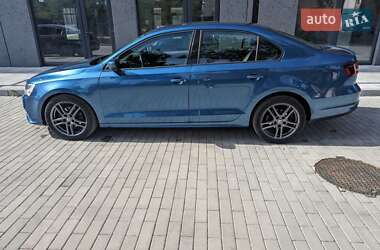 Седан Volkswagen Jetta 2015 в Ужгороде
