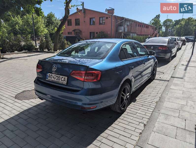 Седан Volkswagen Jetta 2015 в Ужгороді