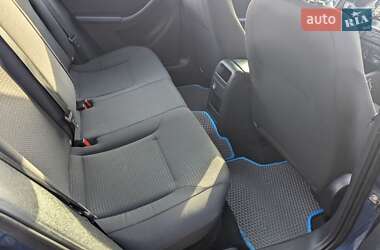 Седан Volkswagen Jetta 2015 в Ужгороде