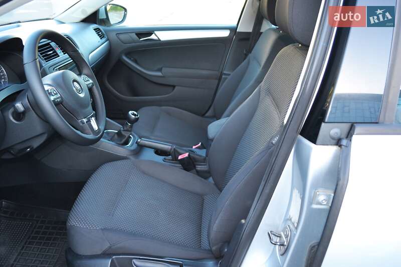 Седан Volkswagen Jetta 2011 в Києві