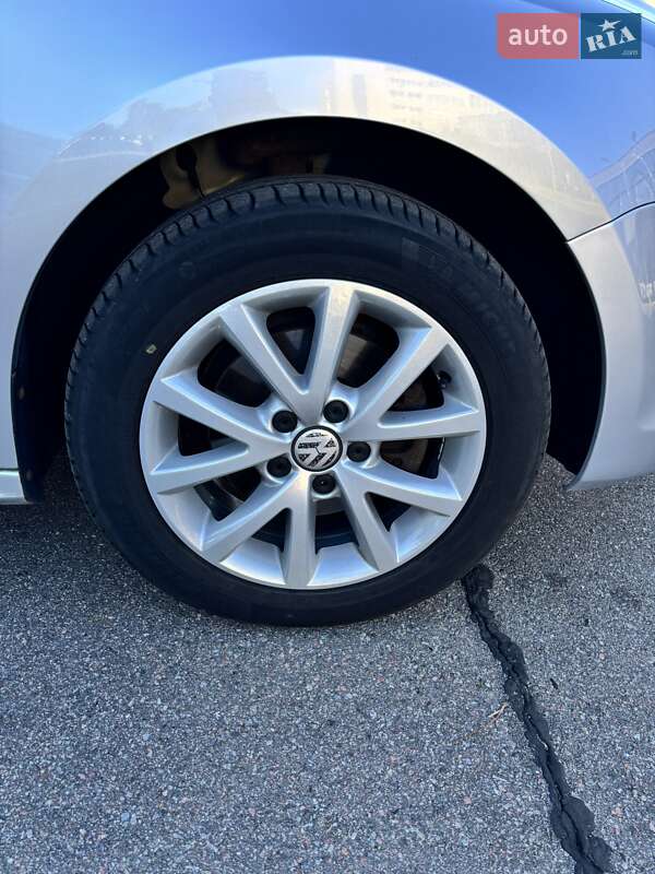 Седан Volkswagen Jetta 2011 в Києві