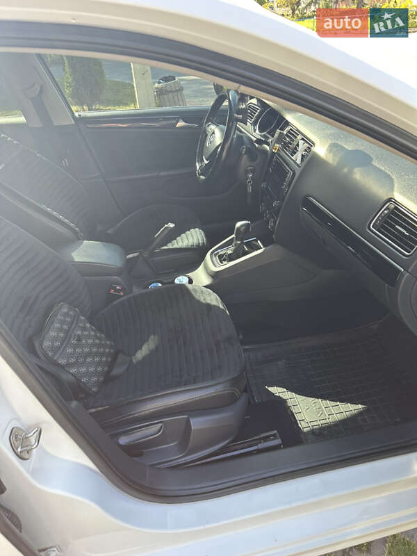 Седан Volkswagen Jetta 2016 в Тернополе