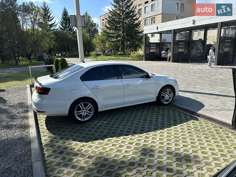 Седан Volkswagen Jetta 2016 в Тернополе