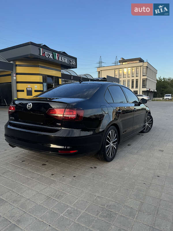Седан Volkswagen Jetta 2016 в Львові
