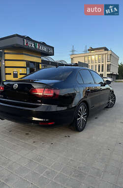 Седан Volkswagen Jetta 2016 в 