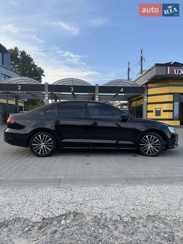 Седан Volkswagen Jetta 2016 в Львові