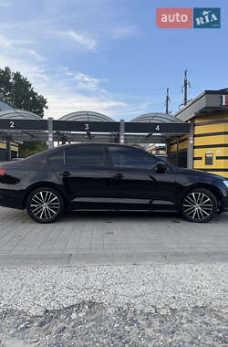 Седан Volkswagen Jetta 2016 в 