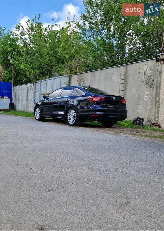 Седан Volkswagen Jetta 2015 в Києві