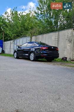 Седан Volkswagen Jetta 2015 в 