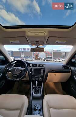 Седан Volkswagen Jetta 2015 в 