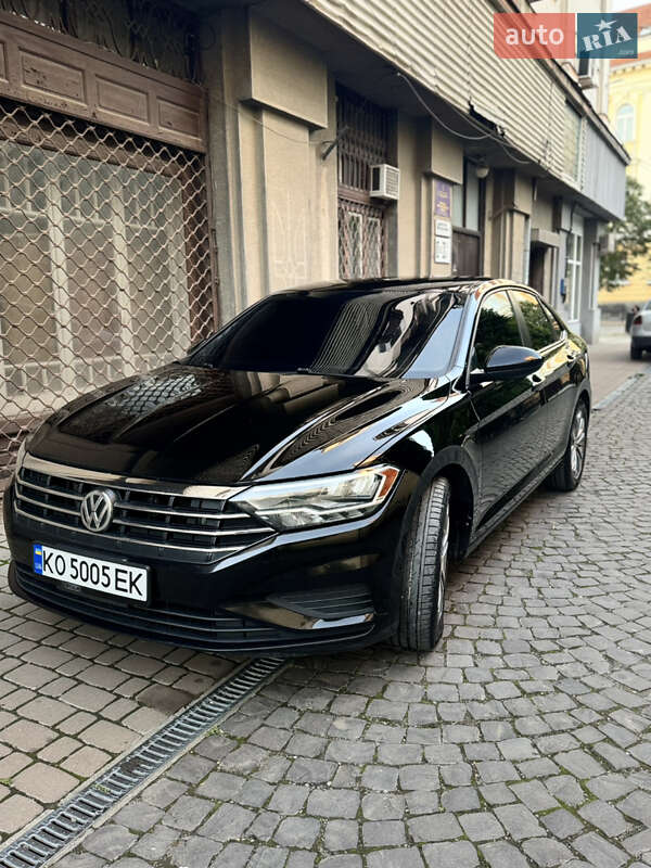 Седан Volkswagen Jetta 2019 в 