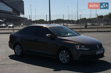 Седан Volkswagen Jetta 2015 в Львове