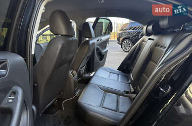 Седан Volkswagen Jetta 2012 в 