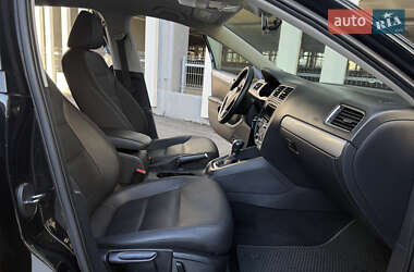 Седан Volkswagen Jetta 2012 в 