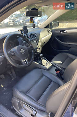 Седан Volkswagen Jetta 2011 в 