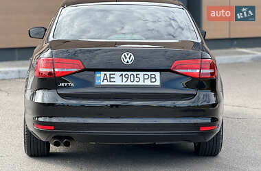 Седан Volkswagen Jetta 2015 в 