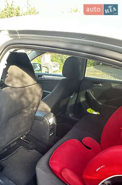Седан Volkswagen Jetta 2014 в 