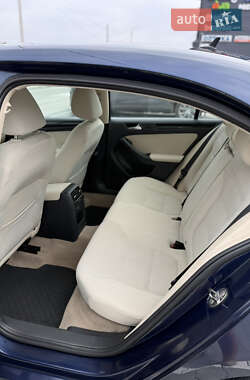 Седан Volkswagen Jetta 2011 в 