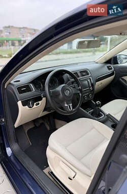 Седан Volkswagen Jetta 2011 в 