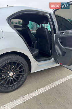 Седан Volkswagen Jetta 2014 в 