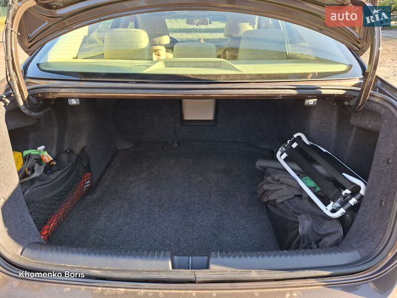 Седан Volkswagen Jetta 2010 в Києві