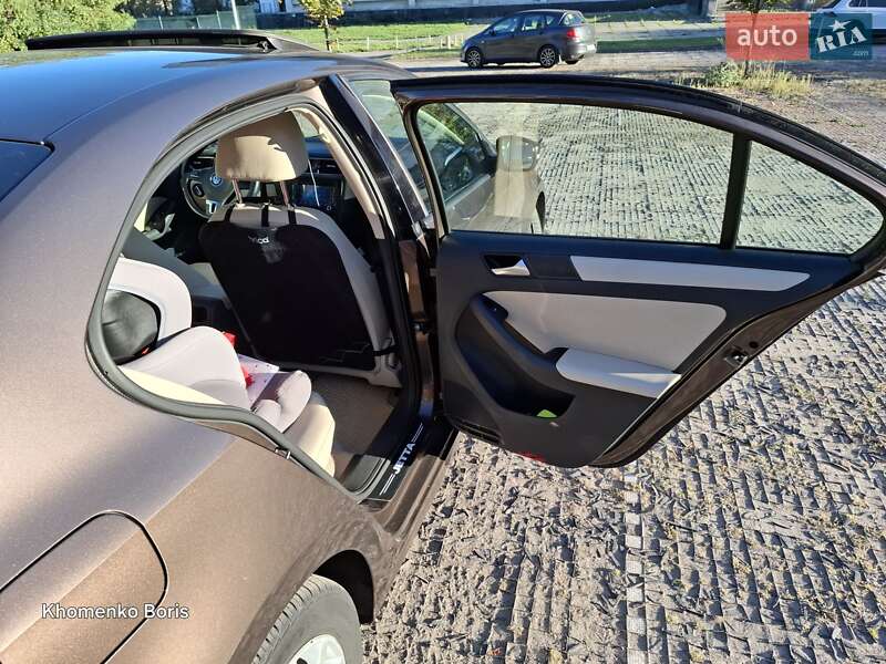 Седан Volkswagen Jetta 2010 в Києві